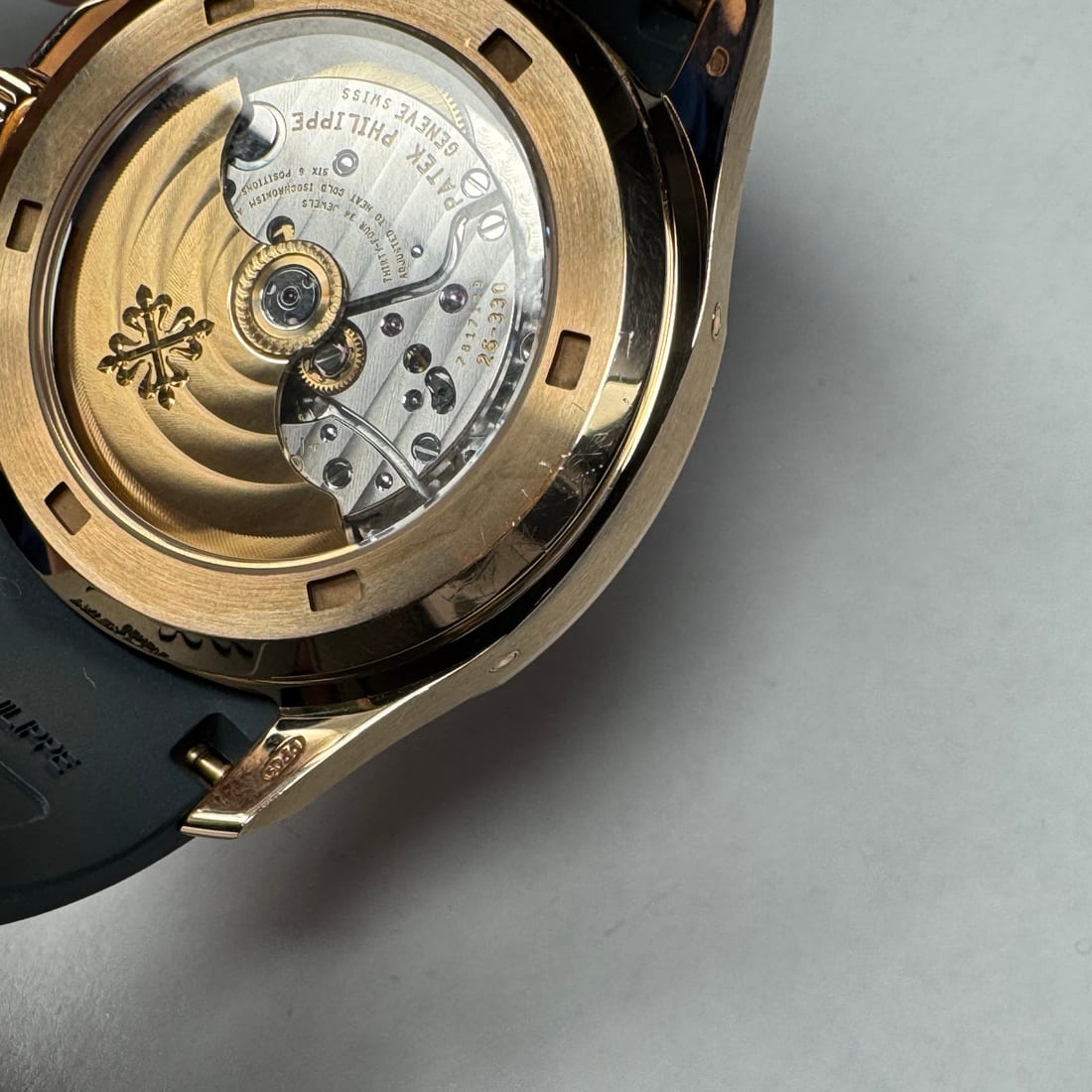 Mouvement Patek, or rose — rotor Calatrava
